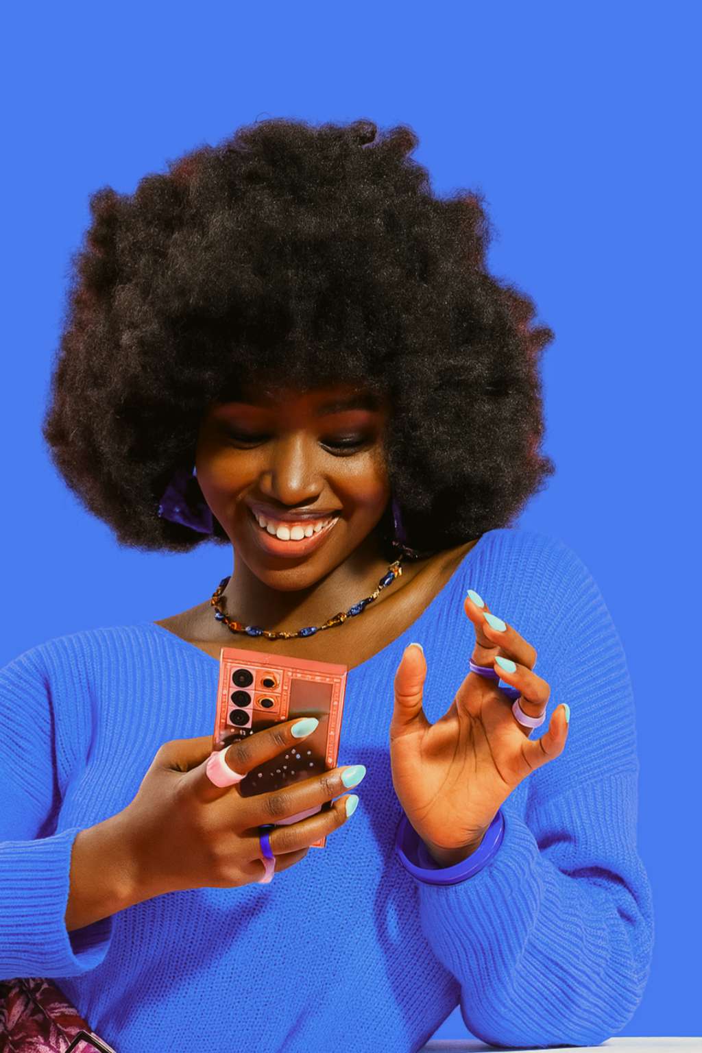 woman-smiling-with-phone